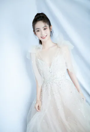 邢菲纯白优雅浪漫写真图片