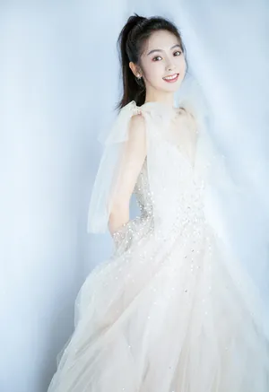 邢菲纯白优雅浪漫写真图片_2