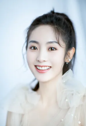邢菲纯白优雅浪漫写真图片_5