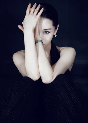 王子文黑色渔网裙性感写真图片_2