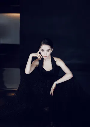 王子文黑色渔网裙性感写真图片_6