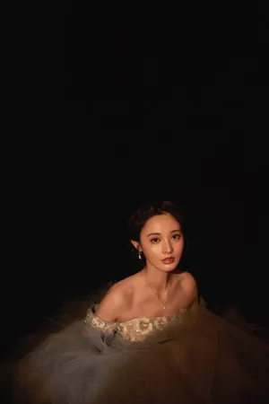 彭小苒雾霾蓝裙性感写真图片