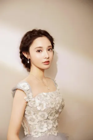 彭小苒雾霾蓝裙性感写真图片_2