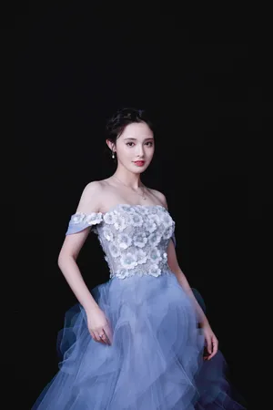 彭小苒雾霾蓝裙性感写真图片_5