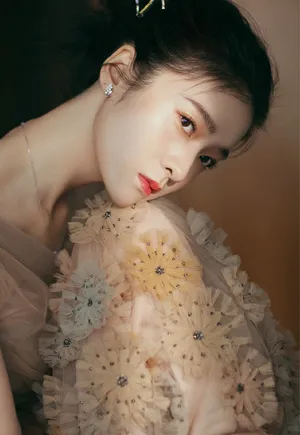张雪迎性感露肩写真图片_5