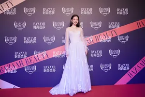 孙伊涵薄纱裙性感写真图片_3