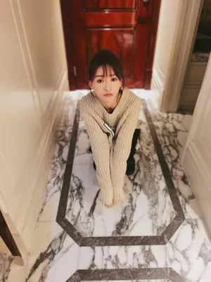 吴谨言温暖俏皮私服照图片
