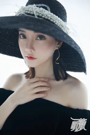 冯提莫精致黑白时尚写真图片_7