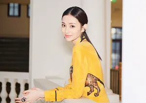 盖玥希黄裙优雅时尚写真图片