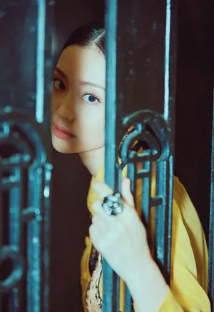 盖玥希黄裙优雅时尚写真图片_2