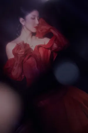 娄艺潇露肩礼服性感写真图片_8