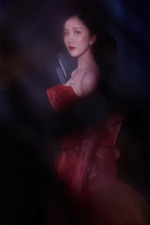 娄艺潇露肩礼服性感写真图片_9