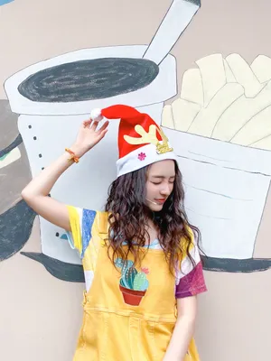 李沁俏皮活力圣诞节写真图片