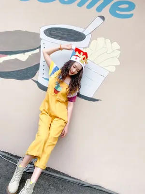 李沁俏皮活力圣诞节写真图片_3