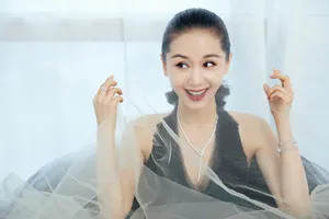 王子文深V礼服性感图片