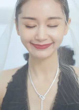 王子文深V礼服性感图片_3