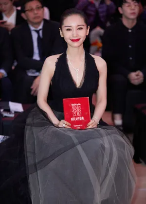 王子文深V礼服性感图片_13