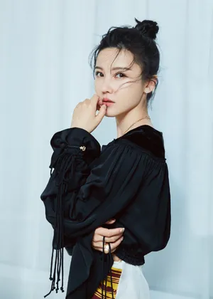 杨子姗拼接礼服摩登质感写真图片