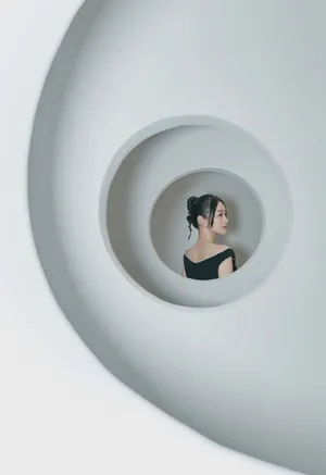 何泓姗优雅气质写真图片_3