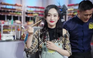 何泓姗《穿越时间的味道》甜美剧照图片