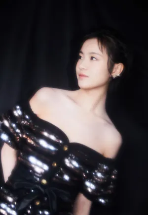 青年演员李庚希露肩礼服性感图片_11
