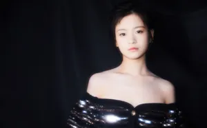 青年演员李庚希露肩礼服性感图片_12