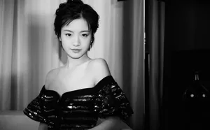 青年演员李庚希露肩礼服性感图片_13