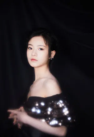 青年演员李庚希露肩礼服性感图片_16