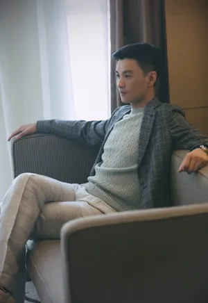 周一围格子西装简约帅气图片_2