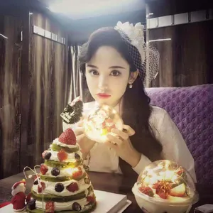 古力娜扎圣诞节甜美私服图片
