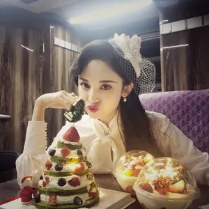 古力娜扎圣诞节甜美私服图片_2