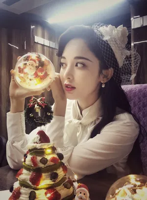 古力娜扎圣诞节甜美私服图片_3