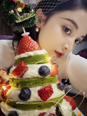 古力娜扎圣诞节甜美私服图片_5