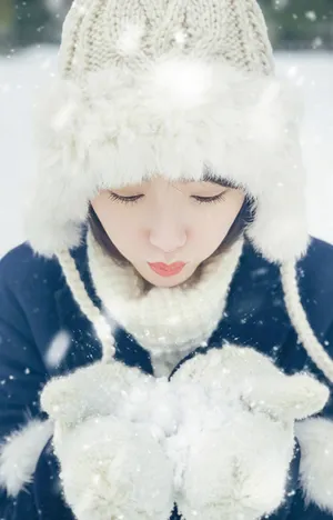 毛晓彤甜美可爱雪地写真图片_4