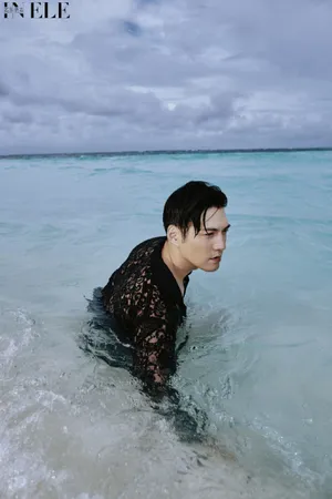 严屹宽蕾丝透视衬衫湿身大片_4