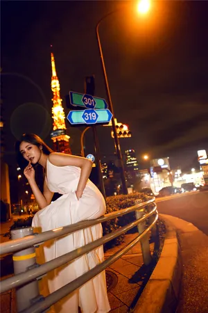 赵奕欢日本街头性感写真图片_1