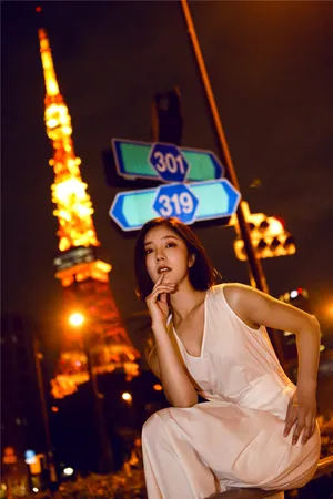 赵奕欢日本街头性感写真图片_2