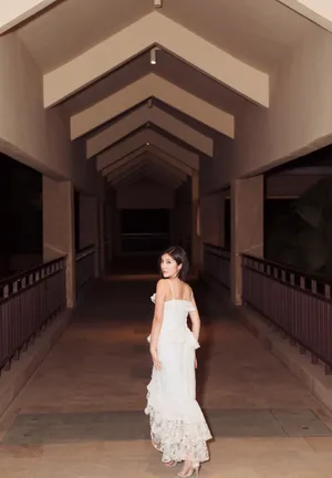 赵奕欢夜景街拍写真图片_10