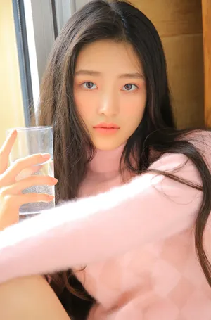 柴蔚清纯养眼写真图片_2