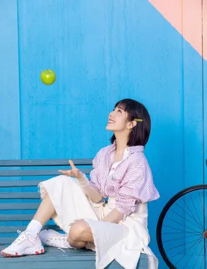 赵奕欢瑞丽网性感写真_1