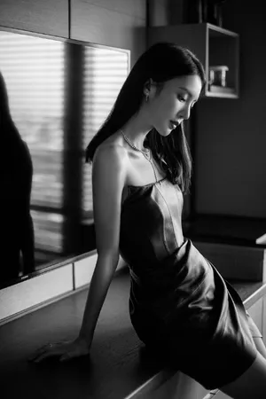 金晨美飒性感皮裙写真图片_6