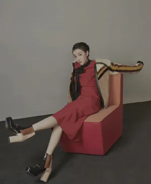 王鹤润时尚优雅写真图片_1
