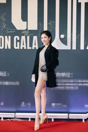 赵奕欢性感背头造型撩人写真图片_3