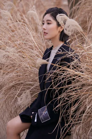 赵奕欢性感背头造型撩人写真图片_4