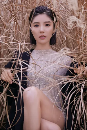 赵奕欢性感背头造型撩人写真图片_6