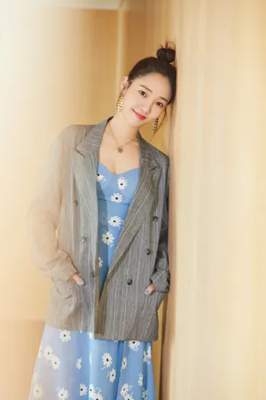 白百何宽松西装高挑性感图片