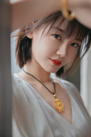 苗苗优雅浪漫写真图片