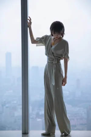 苗苗优雅浪漫写真图片_2