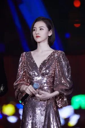 宋祖儿亮片礼服性感写真图片