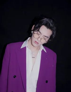 吴亦凡紫色西装文艺帅气写真_4